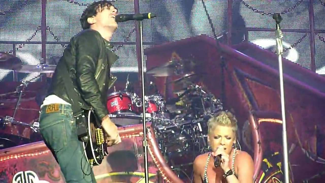Pink & Butch Walker - Köln, 29.5.10, Mean - Basket Case - My Generation Teil 1
