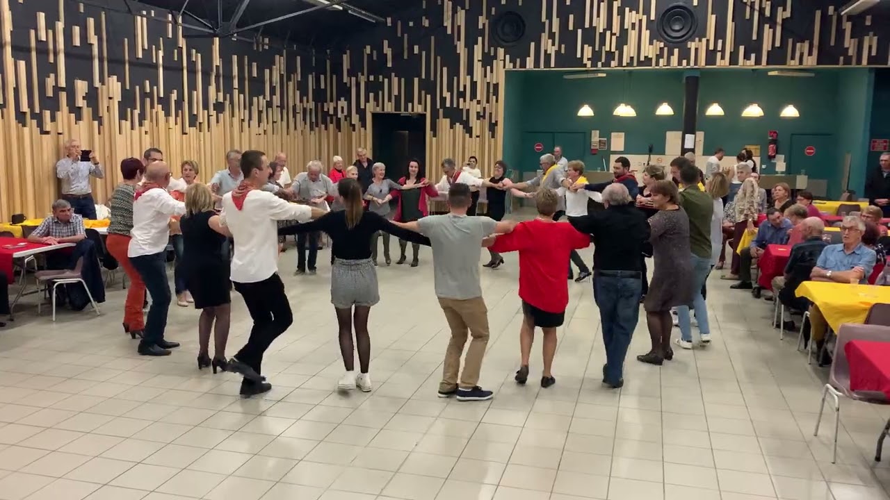 La Tournéjaïre dansée par les Clavélous à Naucelle 12