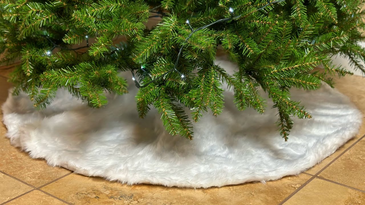 Christmas Tree Skirt Review | 48 Inch Plush Faux Fur Aiseno Christmas Tree Skirt from Amazon