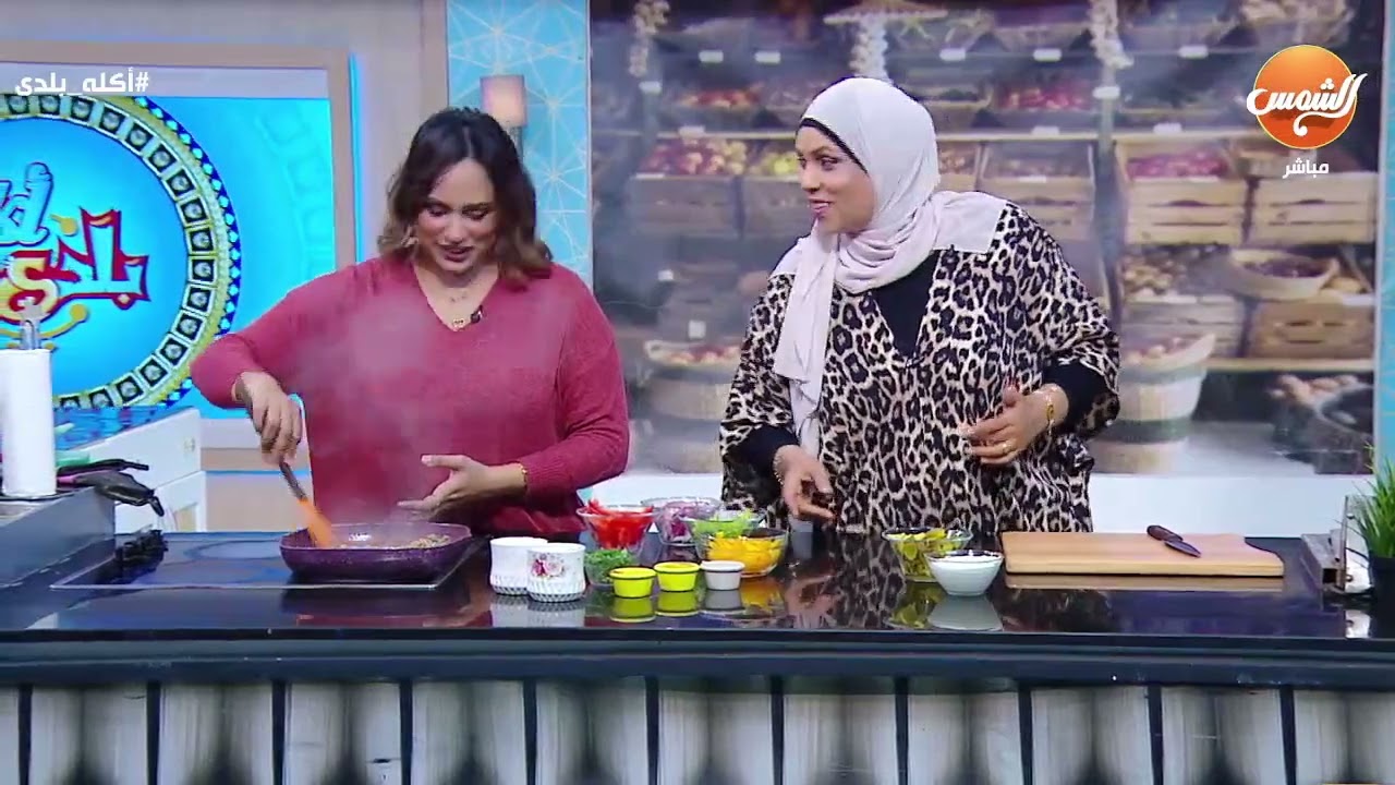 شيف غالية قررت تفاجئنا هي وبنتها على الهواء وعملتلنا طريقة عمل شاورما الفراخ زي المحلات