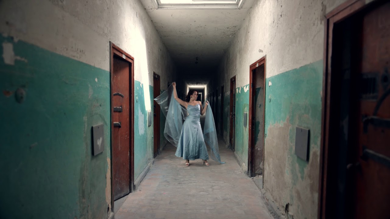 Camera Projection - Vanishing Point Crane Movement Animation