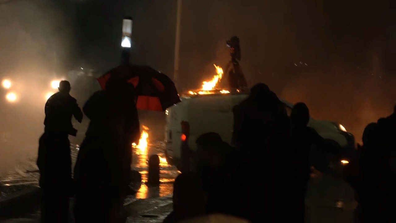 Molotov drejt forcave të policisë