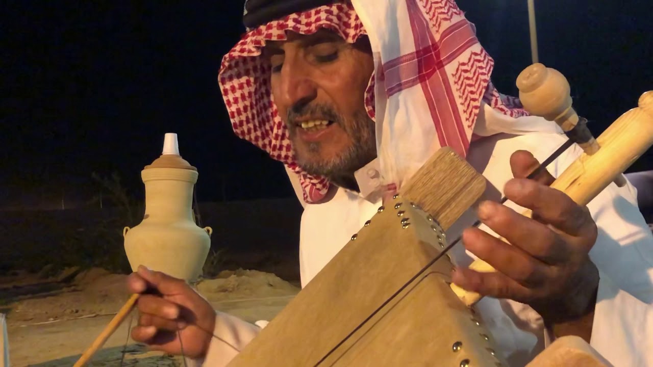 محمد بن فرحان ابو مهدي وعزف الربابة.