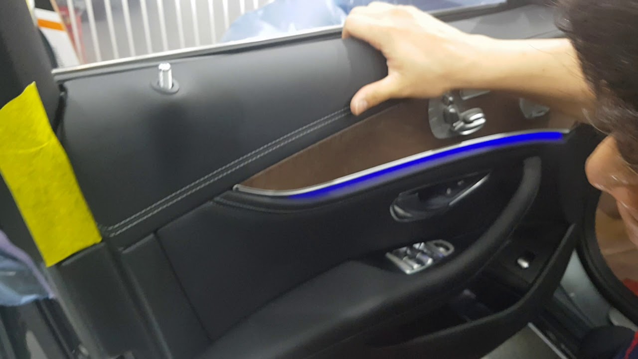 Benz E-class W213 - Front doortrim removal