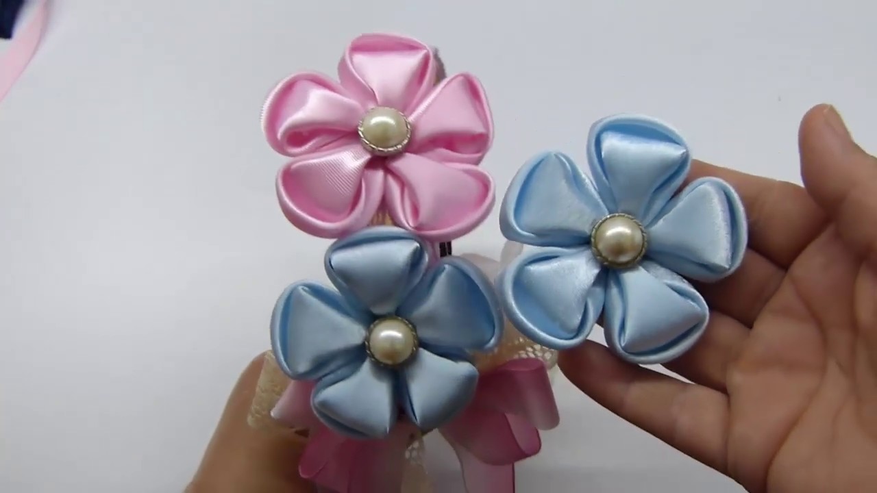 Diadema decorada con Flor pequeña Kanzashi en tela Raso o tela crepe