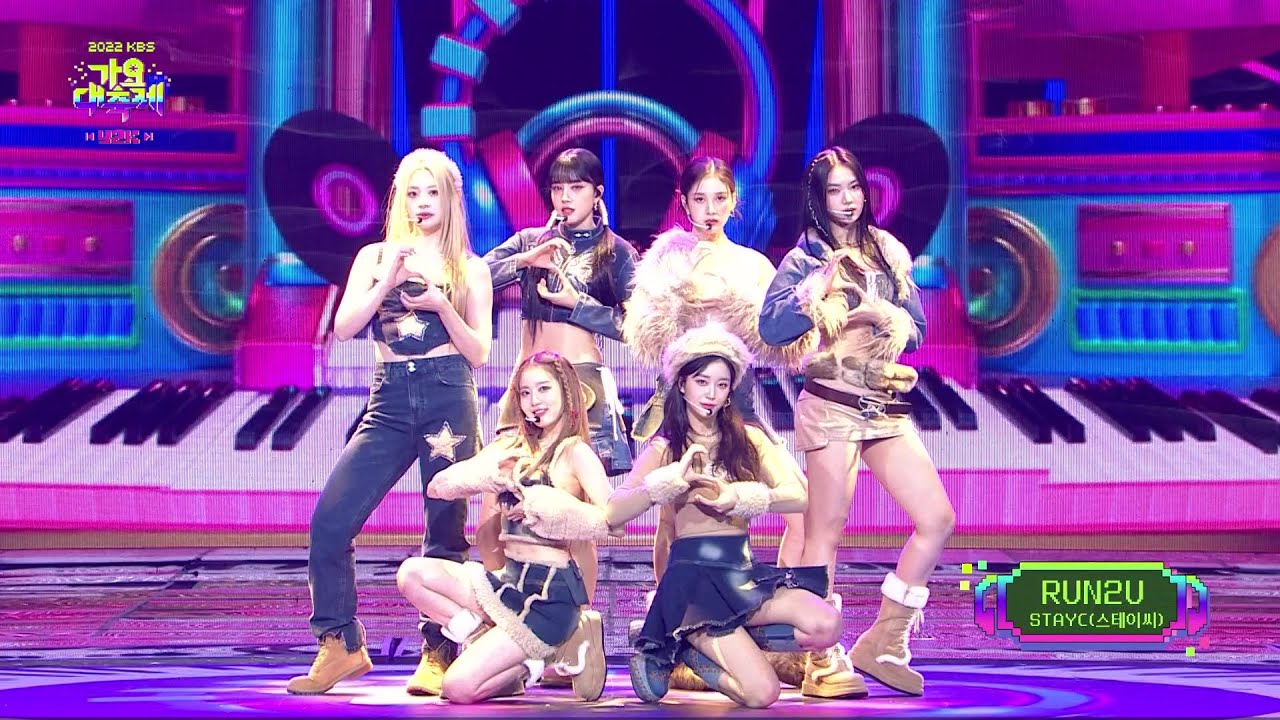 STAYC (스테이씨) - RUN2U [2022 KBS 가요대축제] | KBS 221216 방송