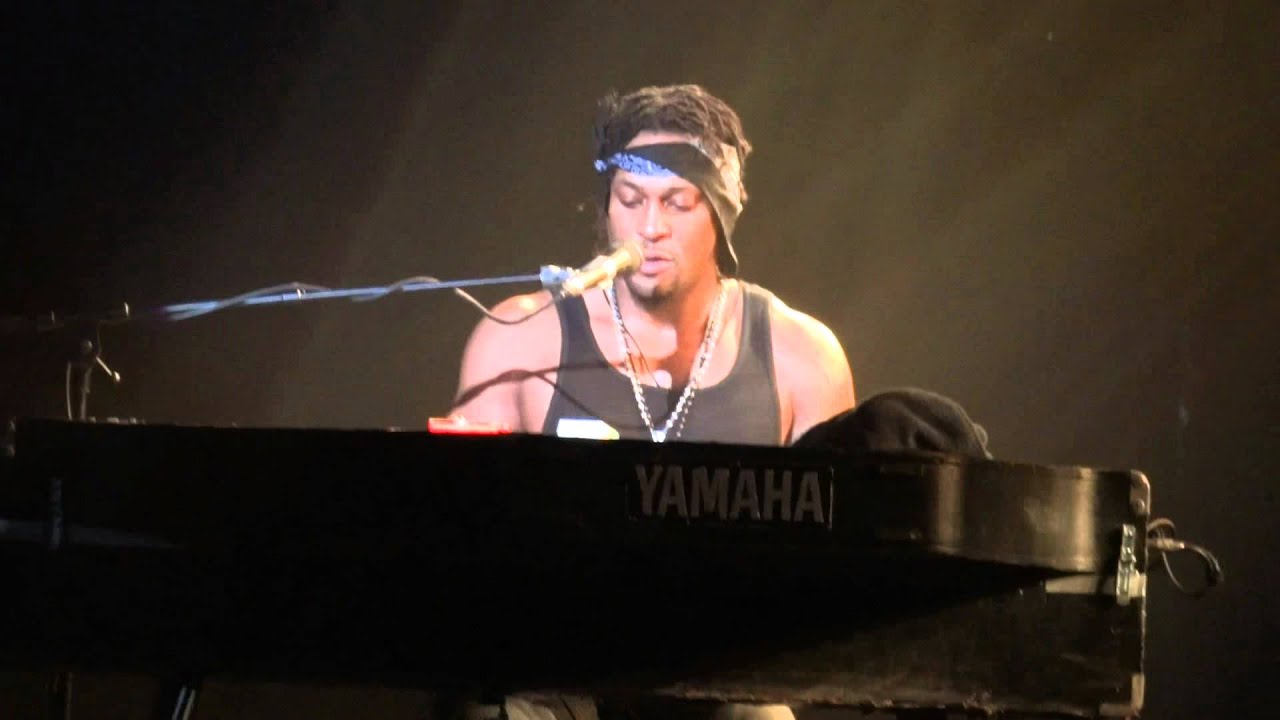 D'Angelo - Higher (Live @ Zénith Paris) [2012-01-29]