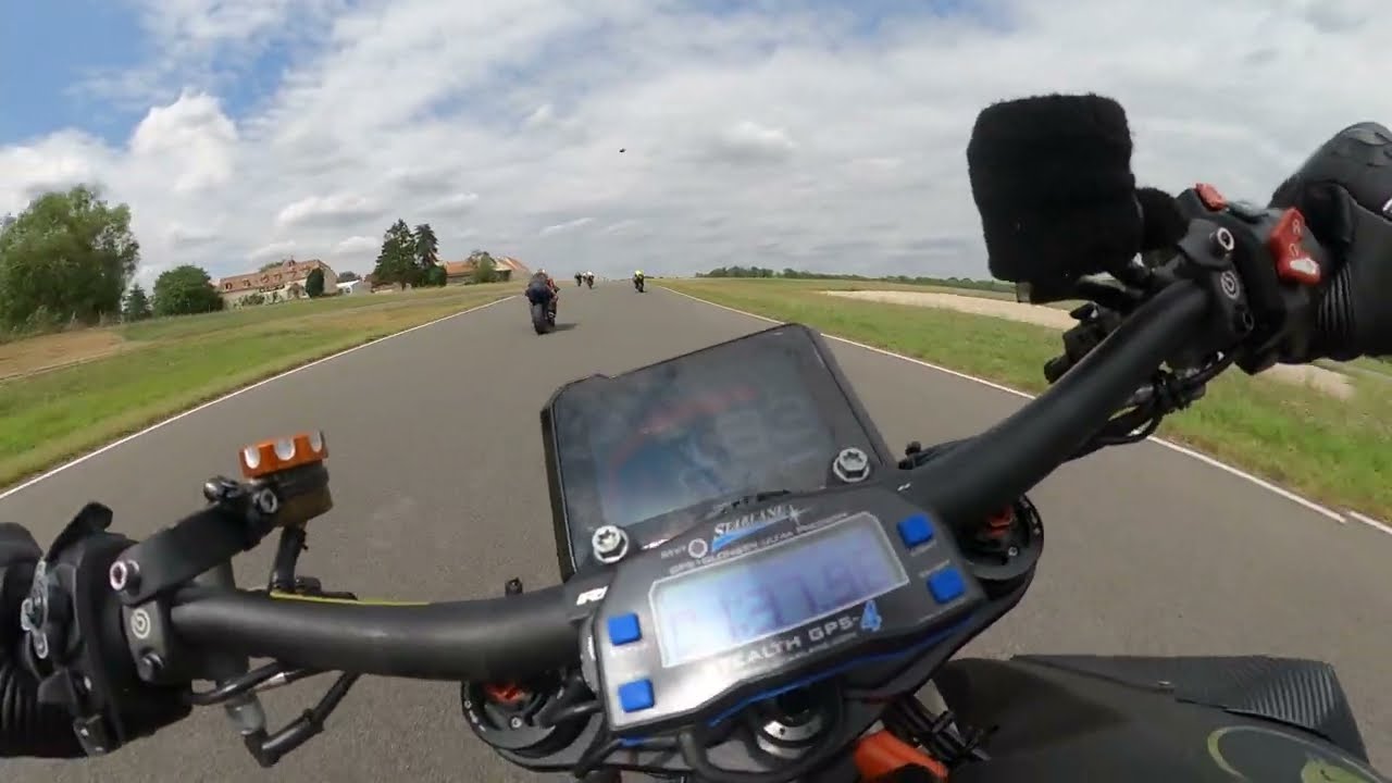 ktm Superduke 1290 gen3 at Circuit Ecuyers