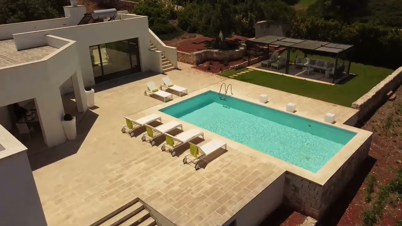 Video of amazing villa with pool and sea view  in Puglia for sale at €825,000