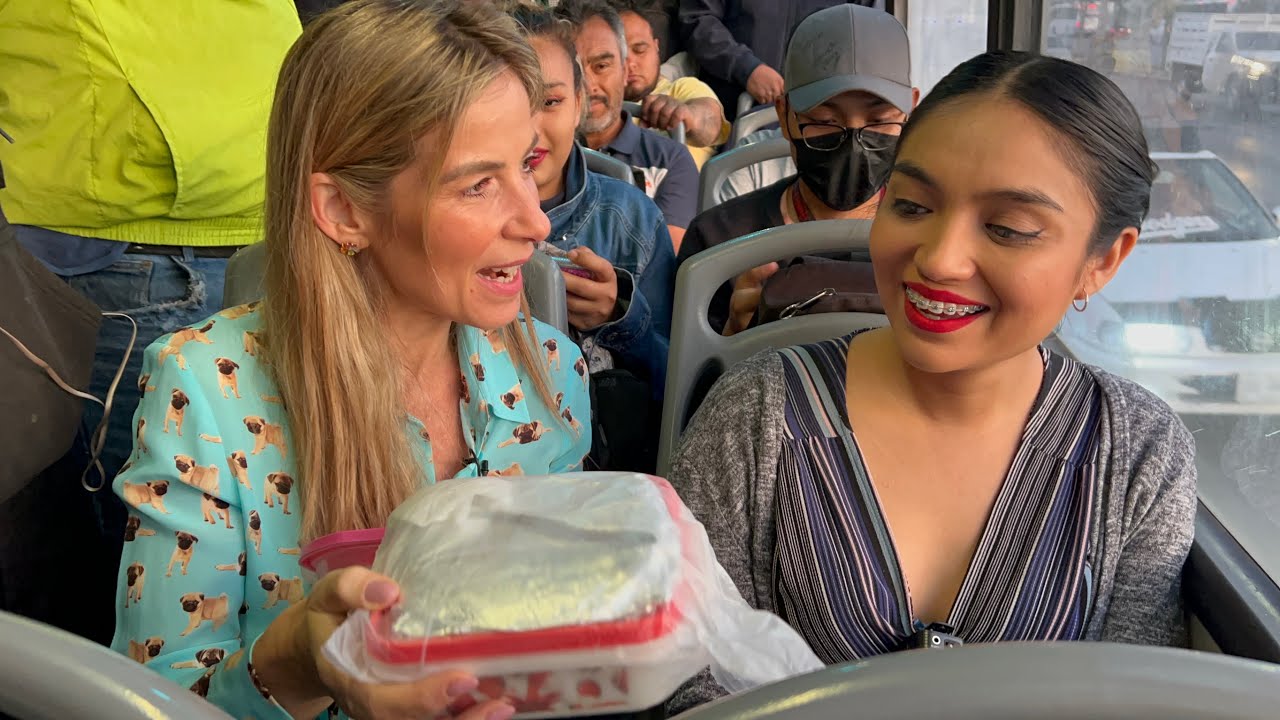 Horas para que llegue el transporte Así sufren los de García y Sta Catarina para llegar a Monterrey.