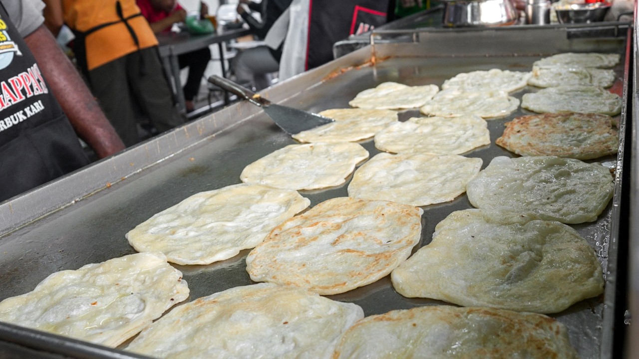 Penang Popular Breakfast ! Best Roti Canai in Penang - Malaysia Street Food