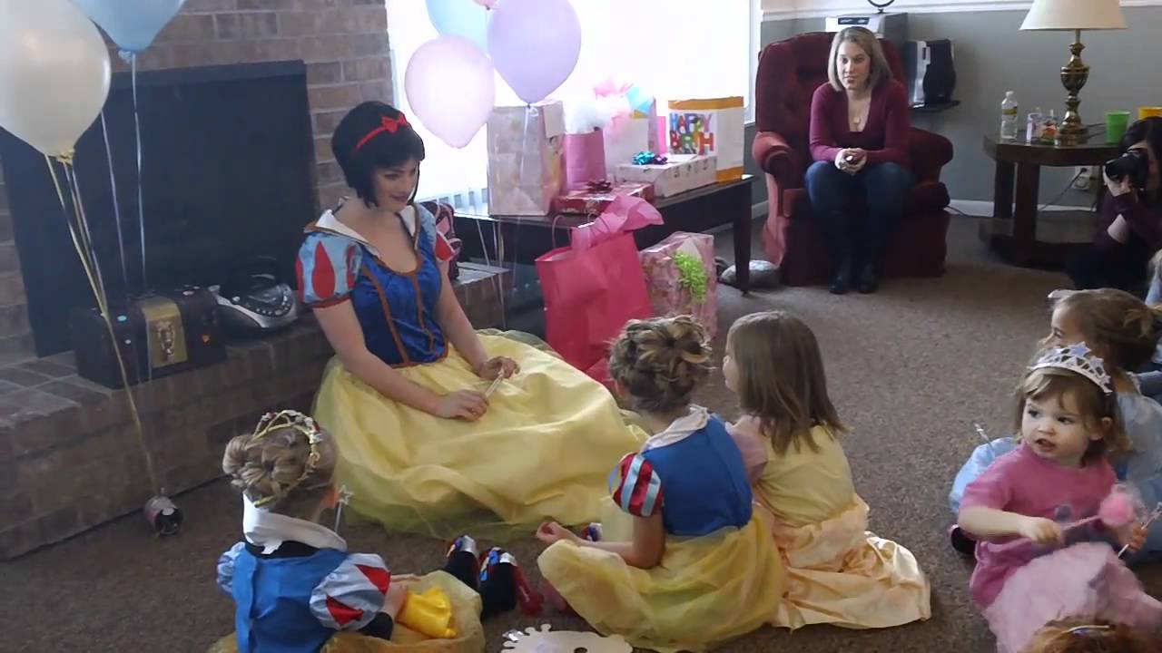 Snow White Arrives To Cydney’s 3rd Birthday Party! (3 of 8)