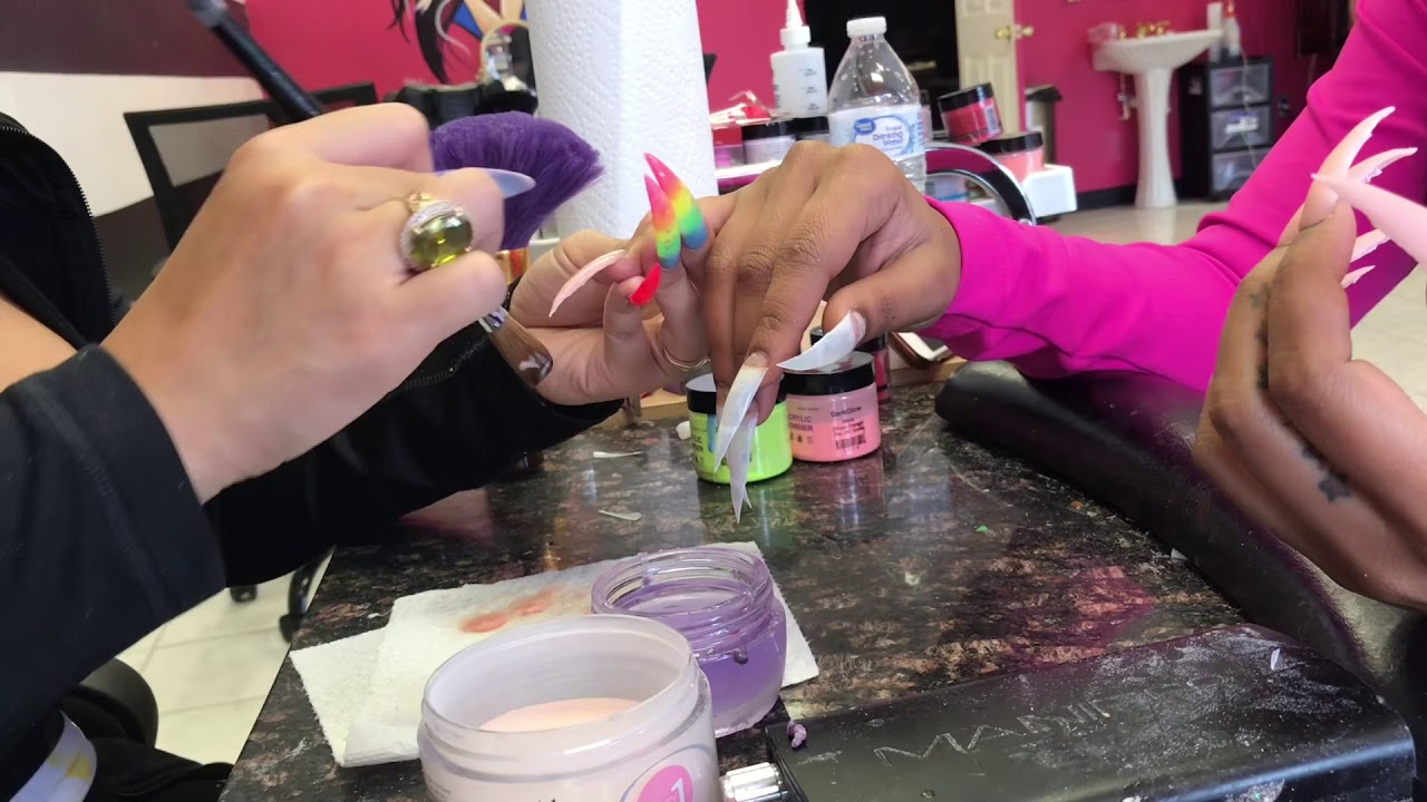 Lovelymimi doing Just Britany nail tutorial