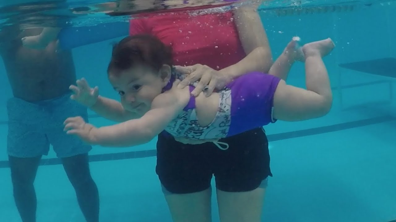 Reflejos naturales de los bebés en el agua 👶🏻💦