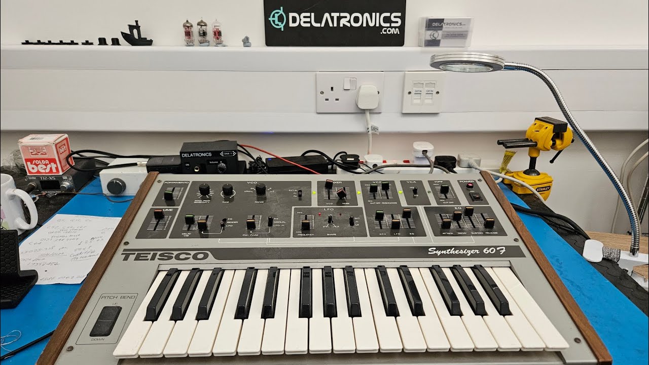 Teisco Synthesiser 607 in for Service