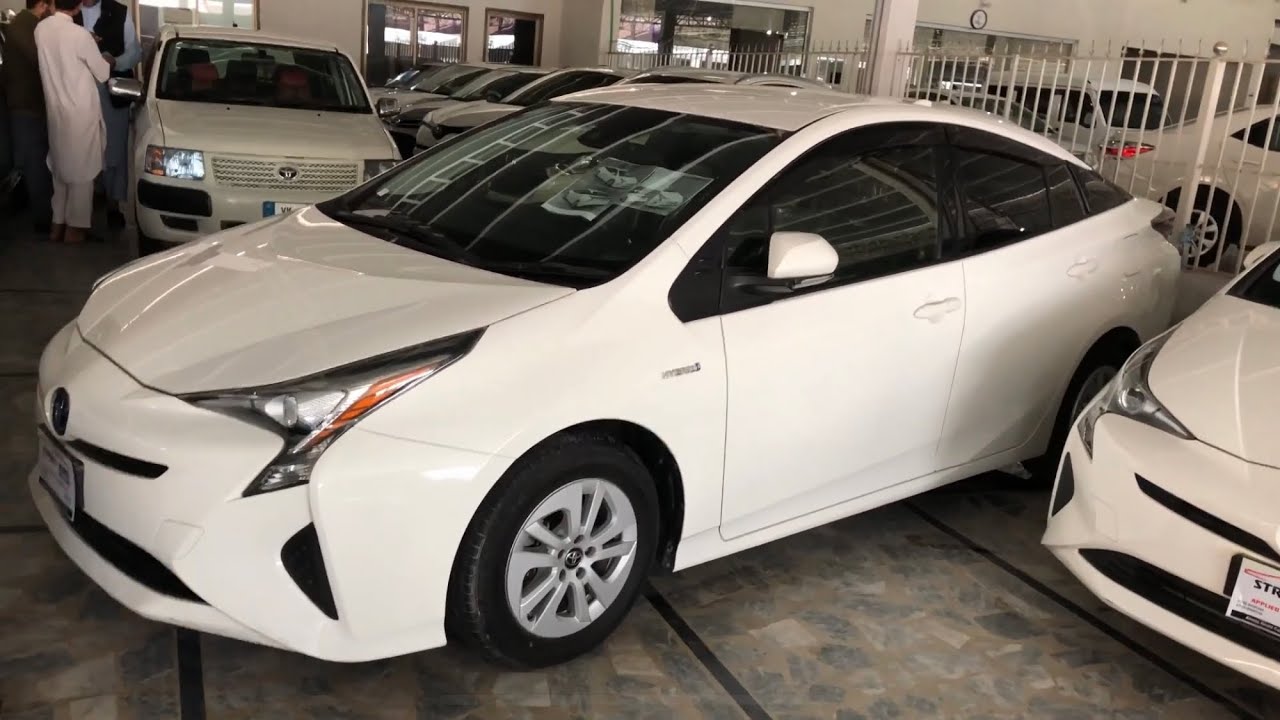 Toyota Prius 2017 Detailed walkaround and review