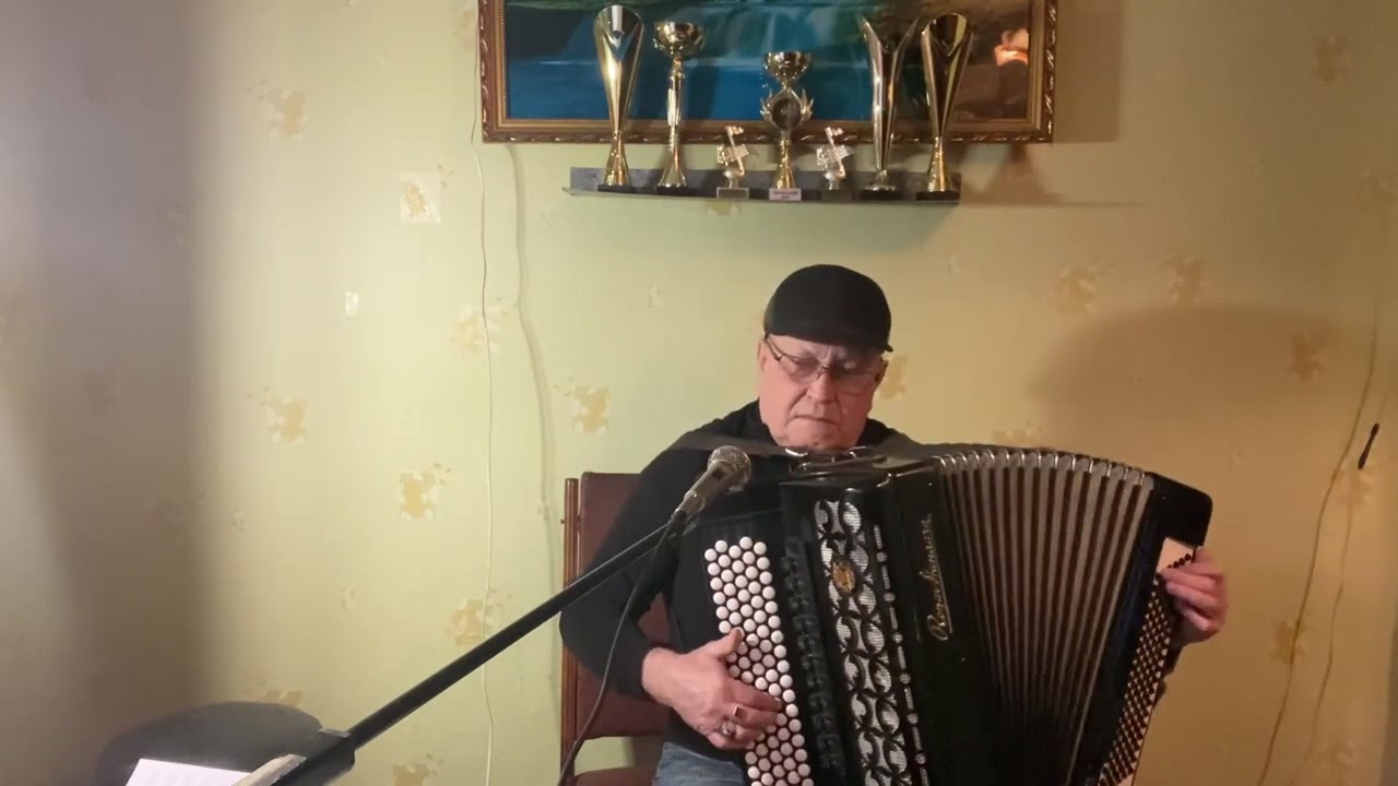 А я милого узнаю по походке