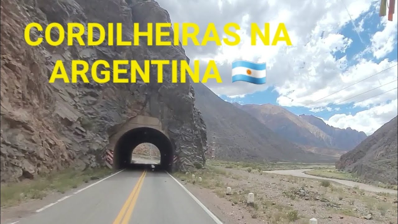 Passando pelas cordilheiras dos Andes na Argentina à caminho do Chile. 