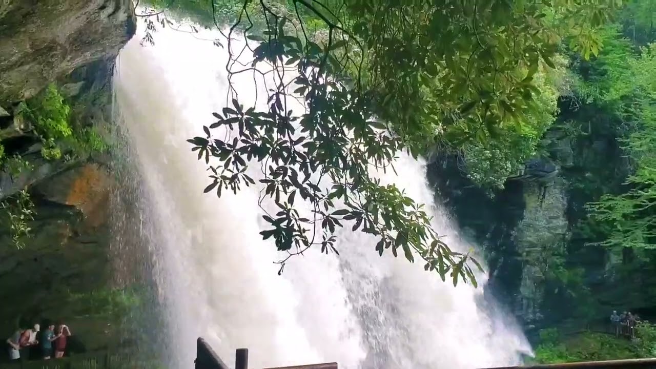 Filipina Grandma in USA 🇺🇲🇵🇭🌴 Dry Falls in North Carolina 