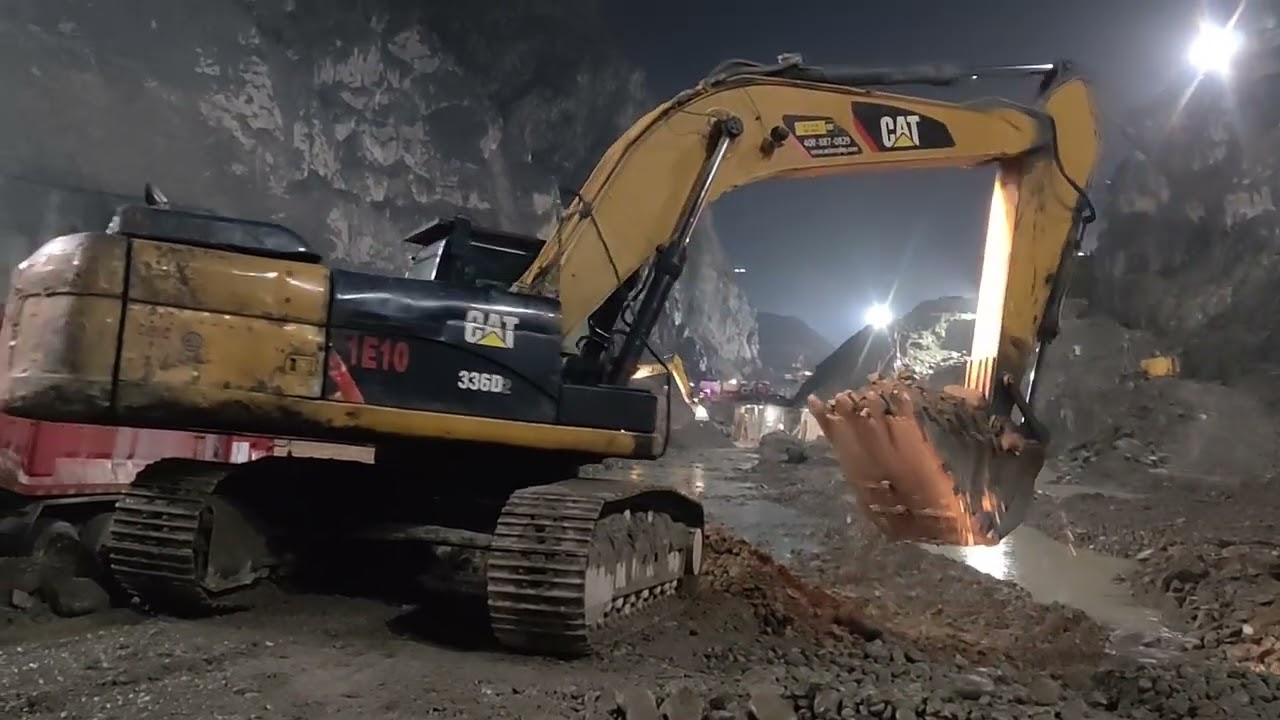 #Chaterpiller ³³⁶D2L #excavator #heavyrain  moment  equipment mining Active #Damper #Truck loading 