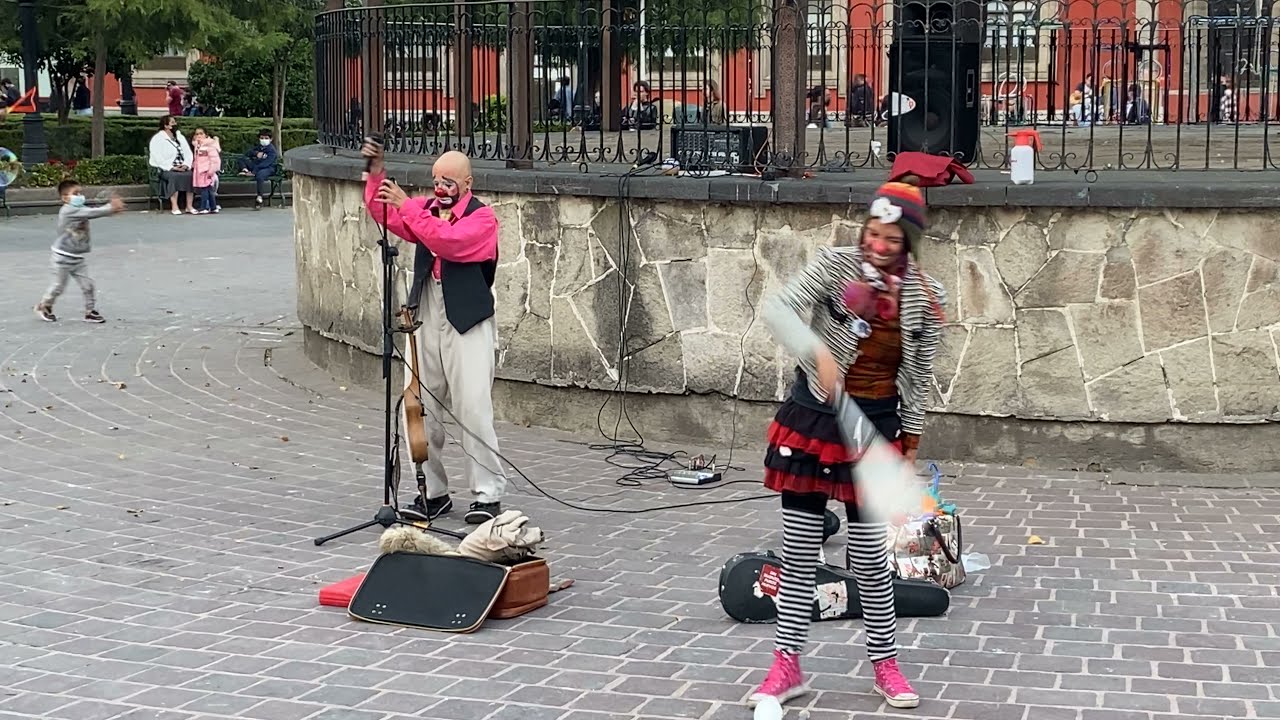Payasos y Mimos en Coyoacán Parte 35: Tiliches y Talachas