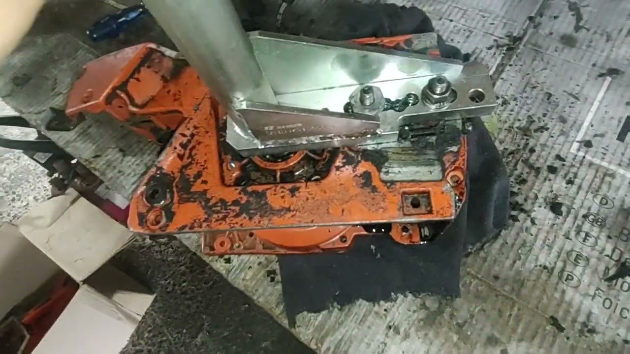 Ferramenta para separar carcaça do motor  de Motosserras,veja a praticidade dessa ferramenta.