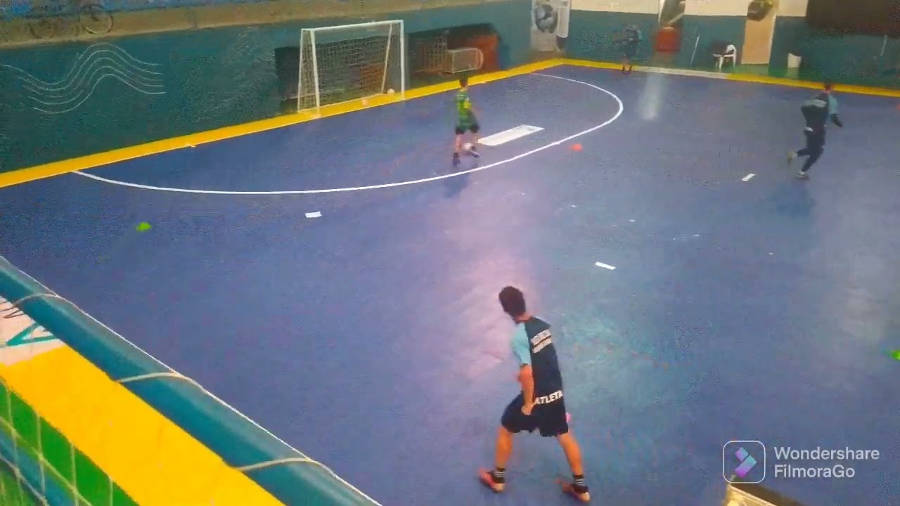 Treino com variação de espaço e saída defensiva no futsal/crédito prof Gilberto costa.
