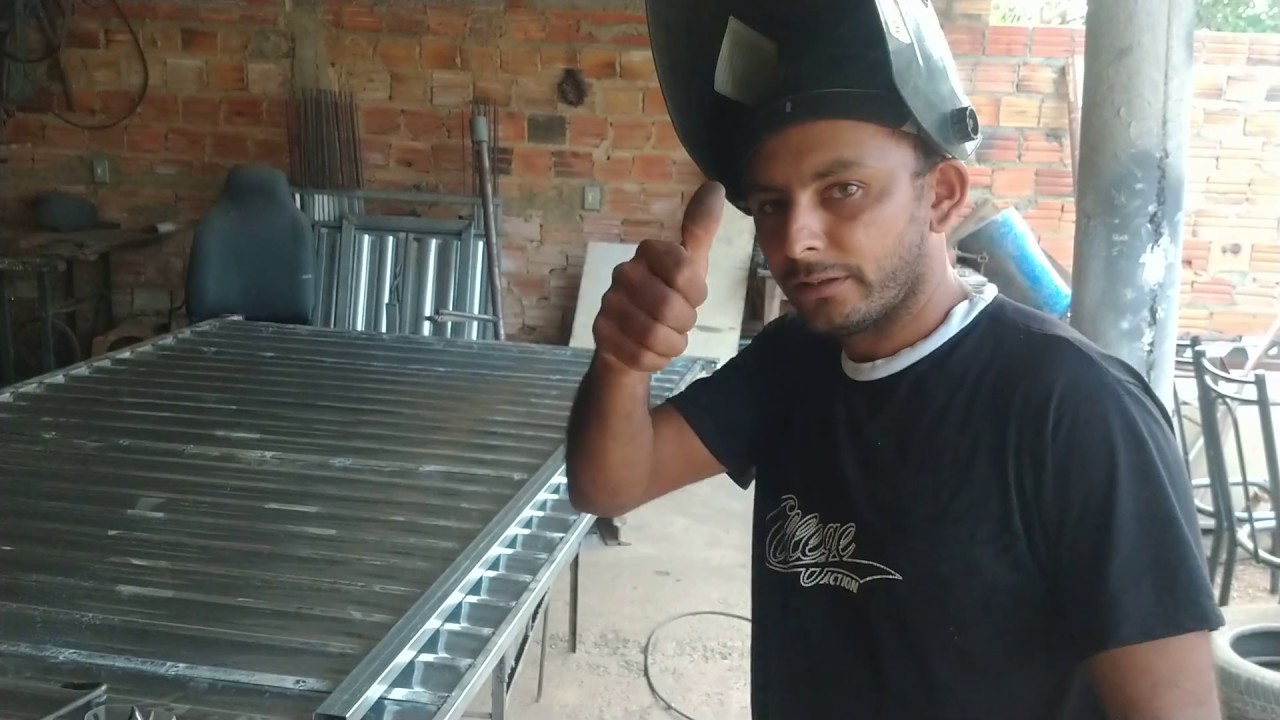 Como por roudanas no portão em l