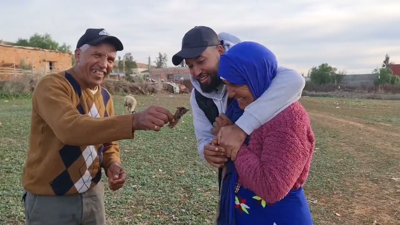 كرشي ضرتني بالضحك  🤣🤣 مي مليكة ديما منوضاها مع عثمان🤣 و الحساكي تصالح مع مراتو 🥰🥰