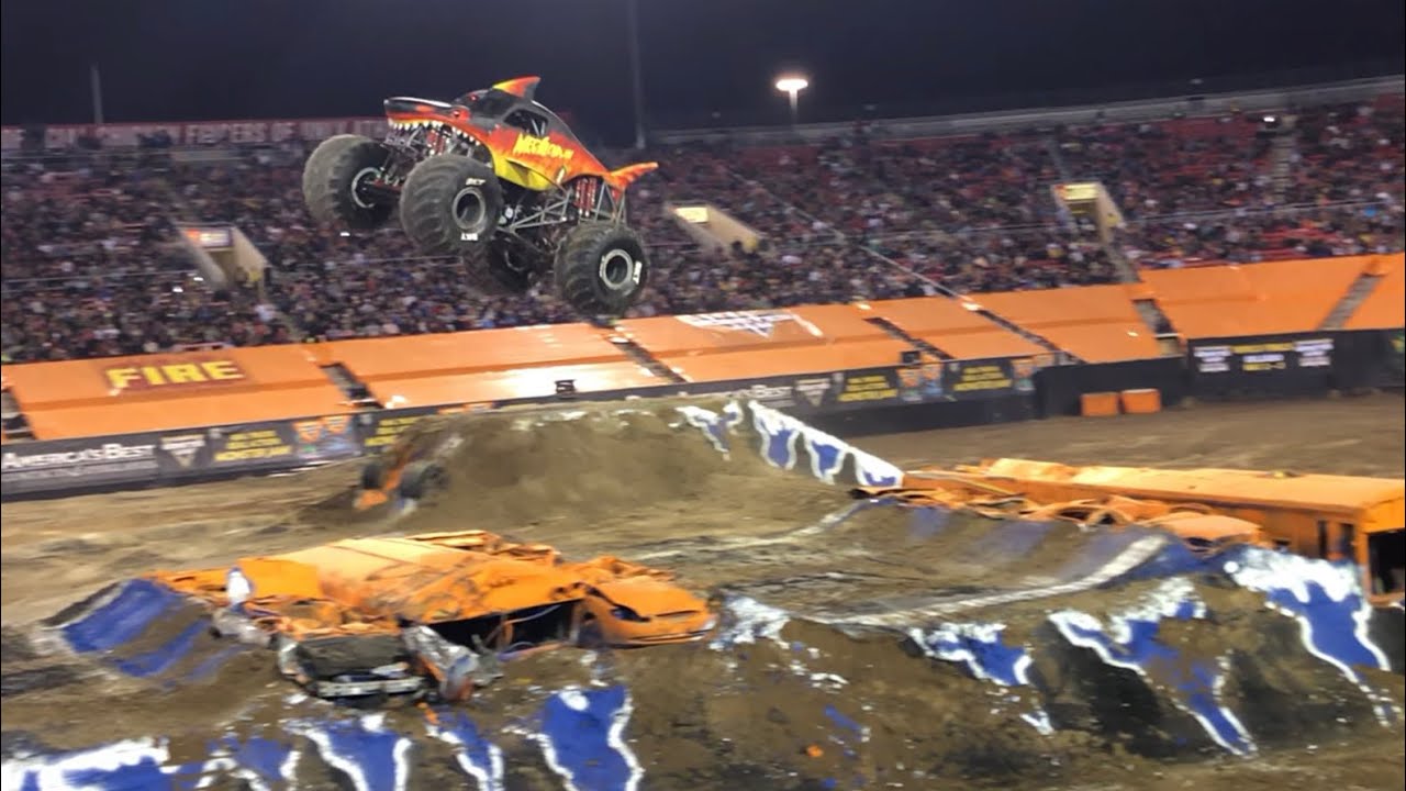 Monster Jam All Star Challenge 2019 Megalodon FIRE FREESTYLE 10/12/19