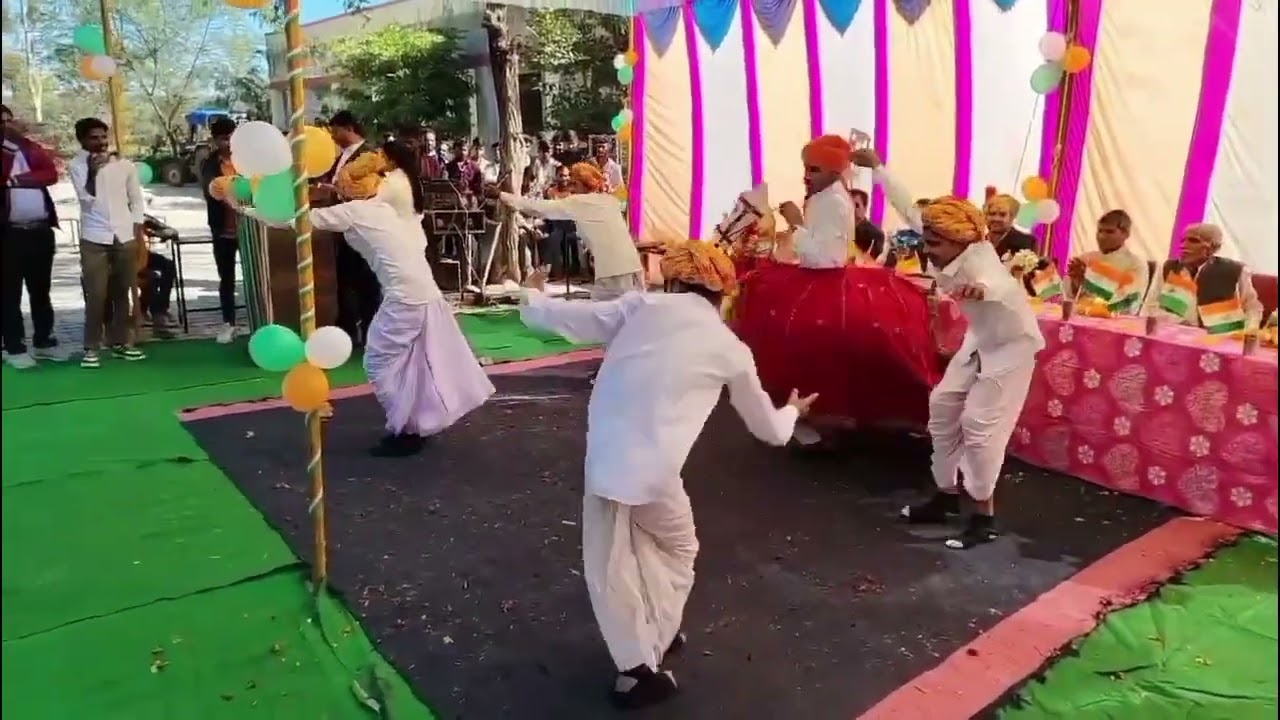 राजकीय उच्च माध्यमिक विद्यालय भावपुरा दसवीं क्लास के पुराने अंदाज में डांस 😘😀