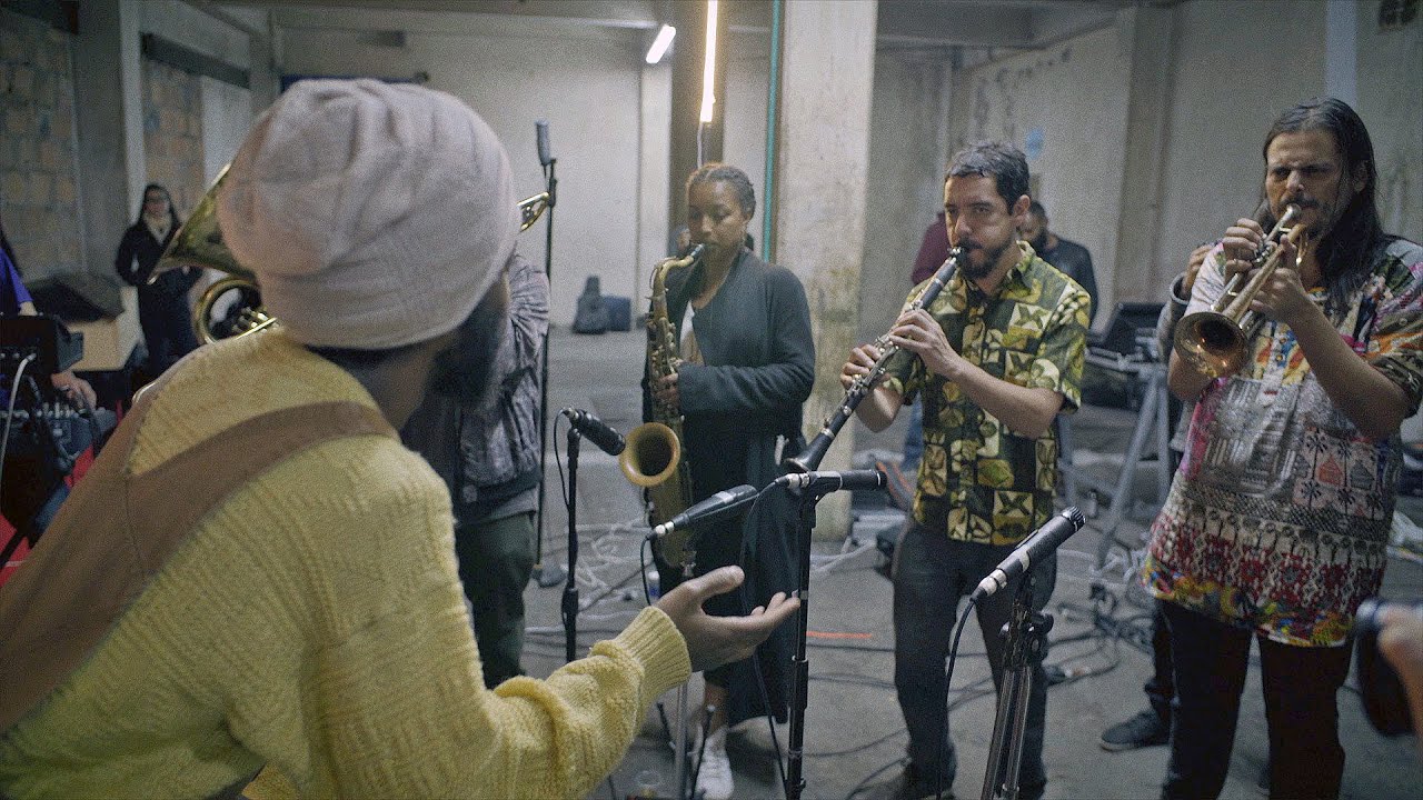 Mestizo - Agua - (Colombia, Reino Unido) : La Tonga (en vivo)