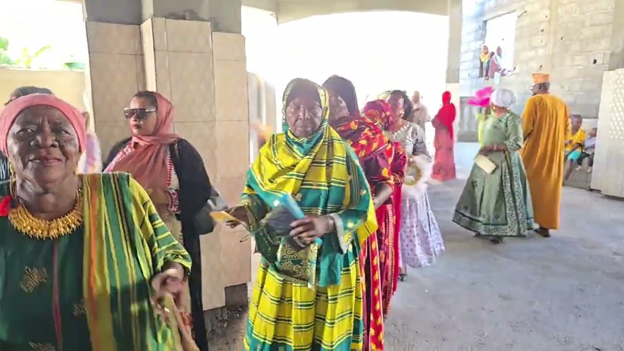 06-Meza de Bibi Harusi Fatoumia Mohamed et Boina Harusi Abtoihi Mhadjiri