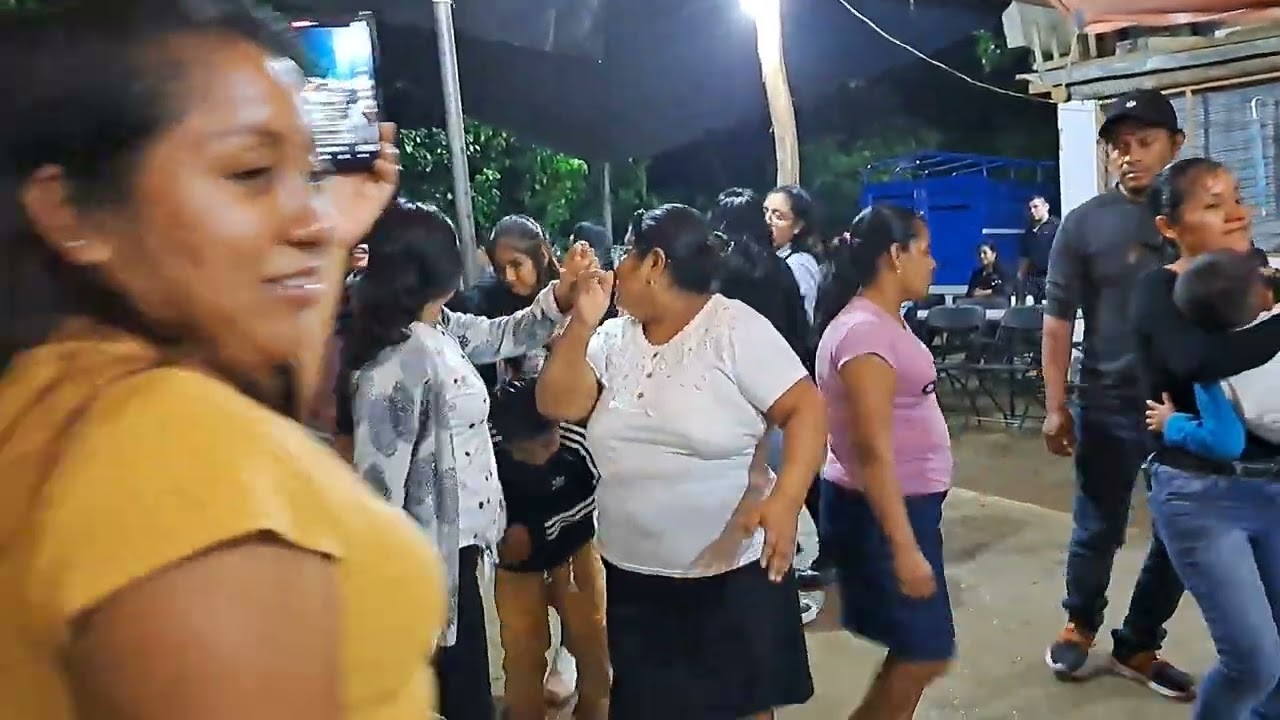 SUPER AMBIENTE EN EL CUMPLEAÑOS DE DON PLÁCIDO EN AHUATITLA