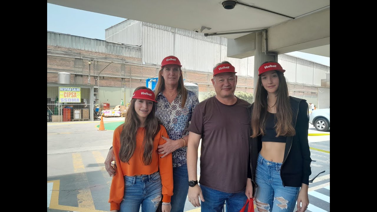 Gaby Pérez del Solar llegó con su familia y se reencontró con sus amigas del vóley | Juan C. Esteves
