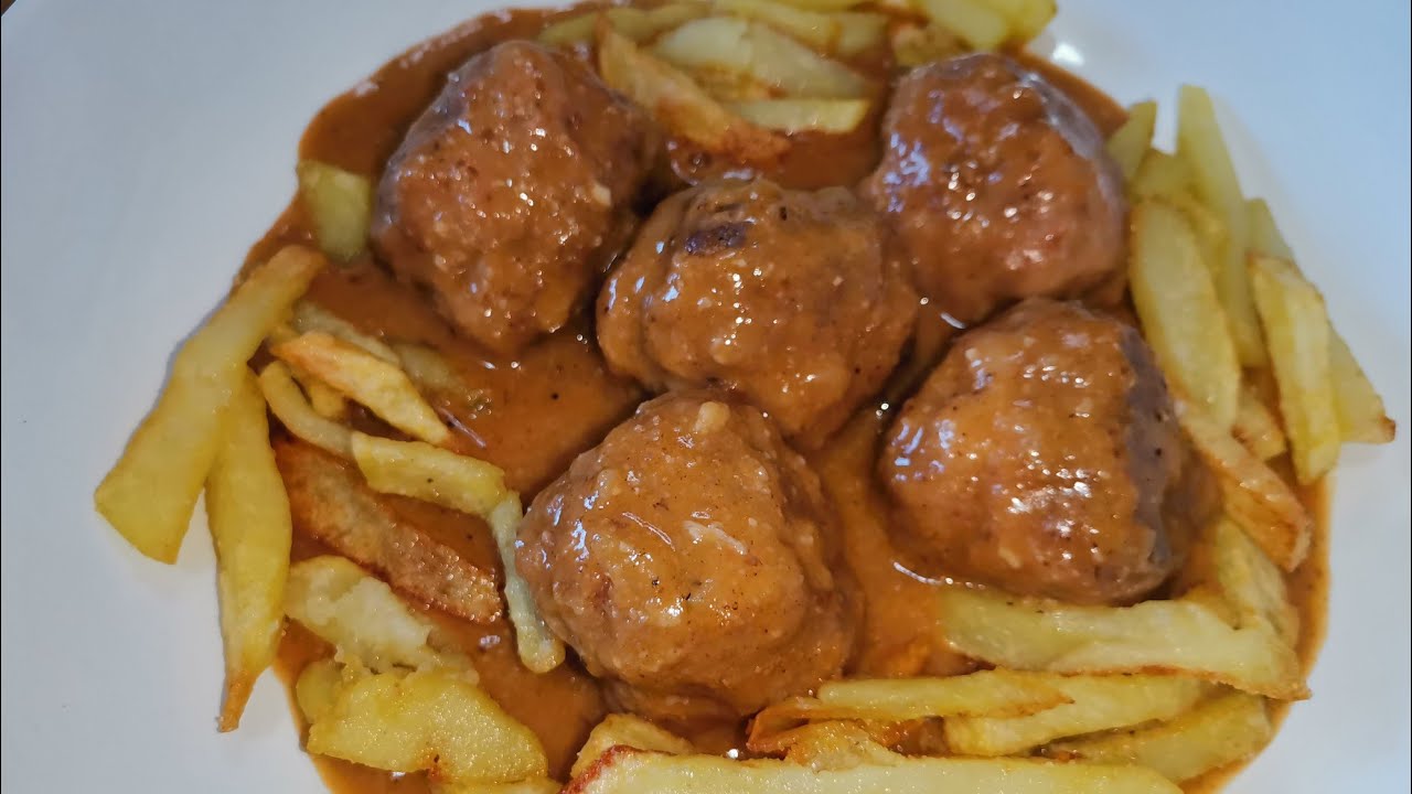 Prepara así las albóndigas en salsa!! te encantarán, coge un buen trozo de pan 😋😋 te faltará!!