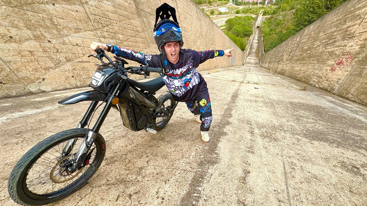 MOST DANGEROUS DOWNHILL with EL&Eacute;CTRIC MOTORCYCLE