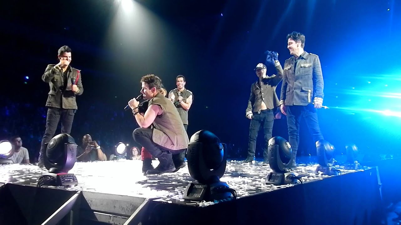 NKOTBSB - Joey & Griffin McIntyre sing Tonight - Sydney, Australia