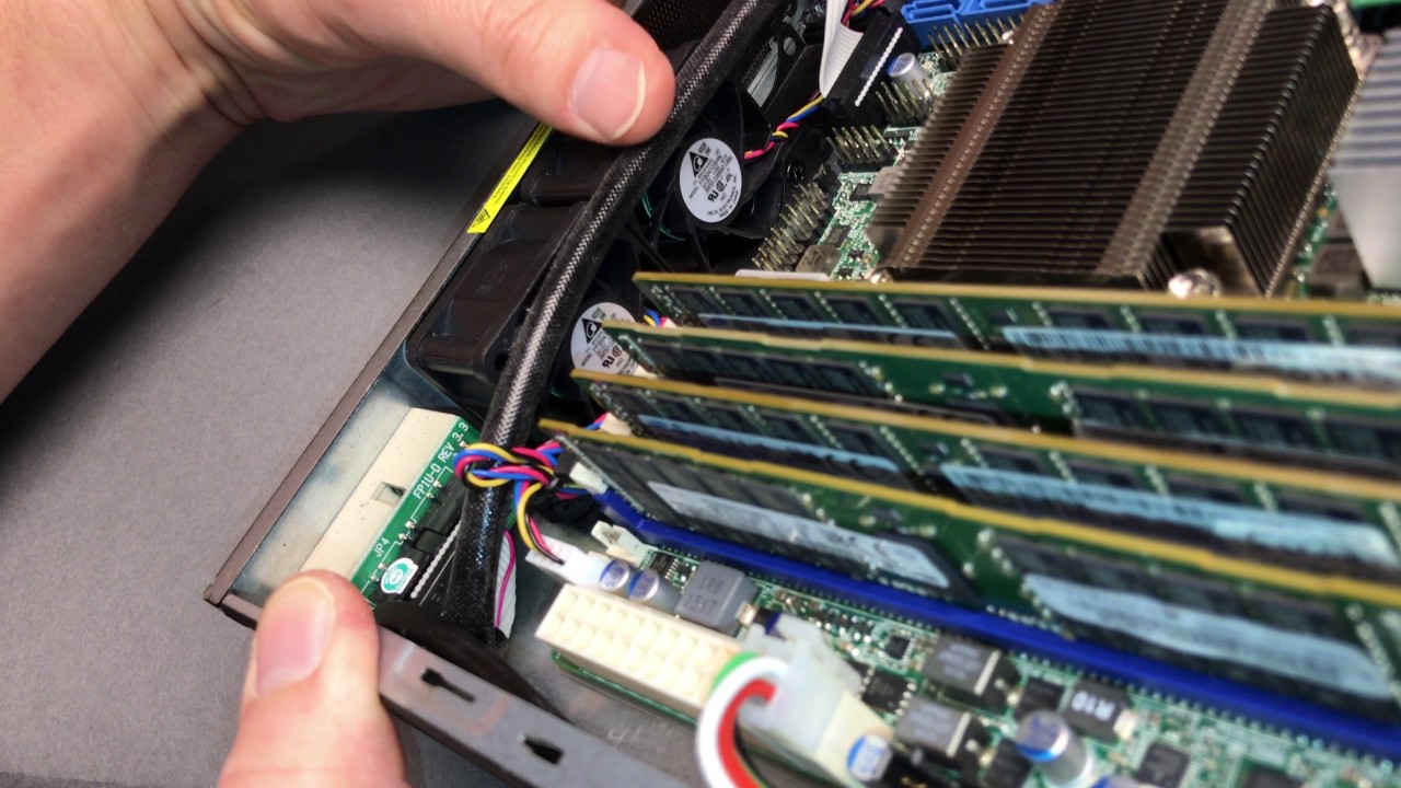 Supermicro SuperServer SYS-E200-8D 40mm fan assembly cable routing airflow improvement tip (4K)