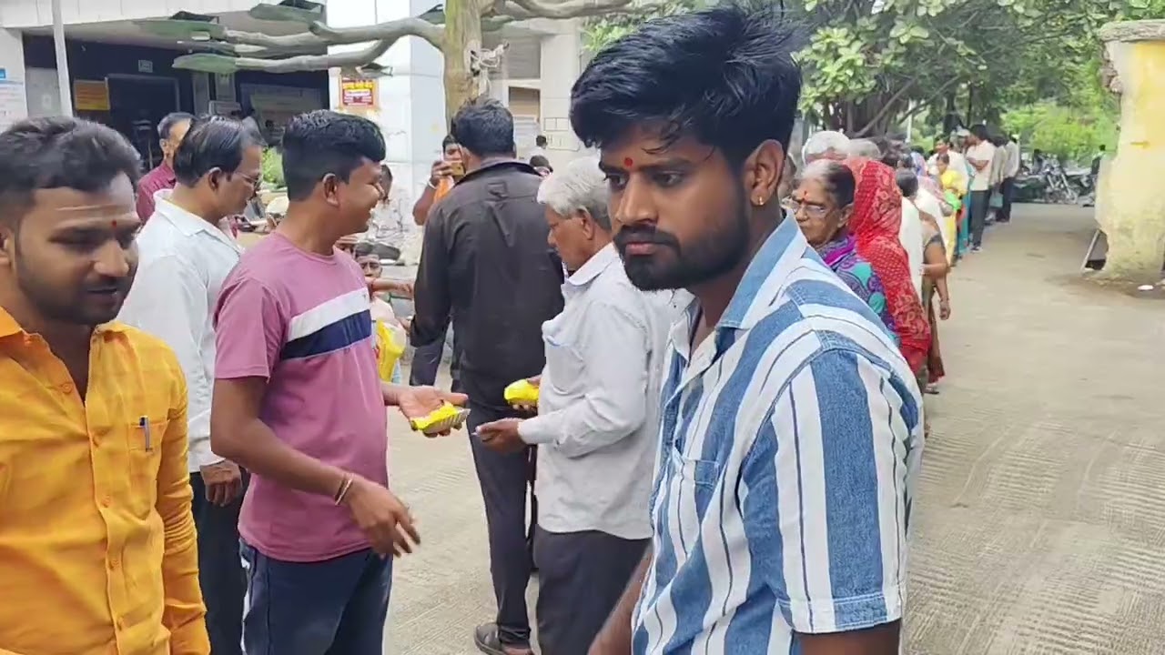 सचिन पाटील यांचा वाढदिवस व सोमनाथ पाटील यांना पुत्ररत्न प्राप्त झाल्याबद्दल अन्नदान करून सेवा केले..