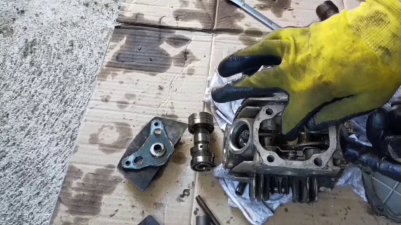 how to remove motorcycle valve 110cc china bike overhaul cylinder head.