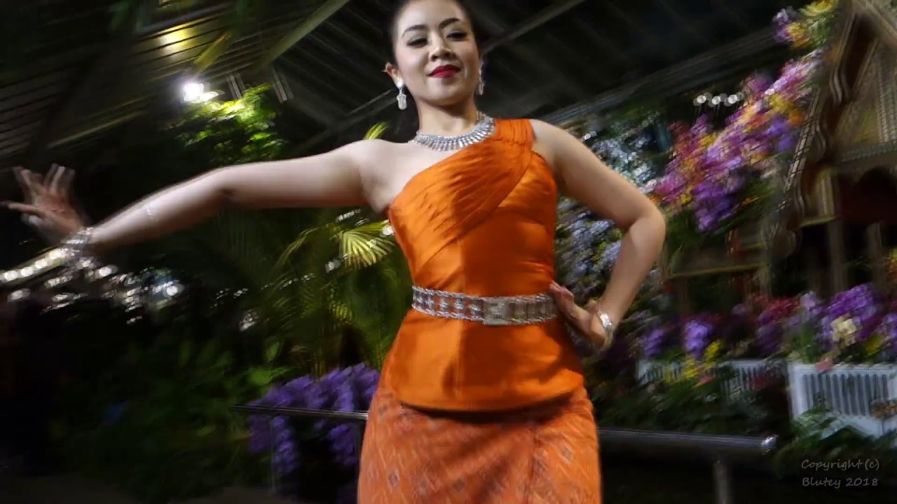 Mak Gaep Dance, Bunditpatanasilpa Institute Dancers, Kew Gardens, London  23rd Feb 2018