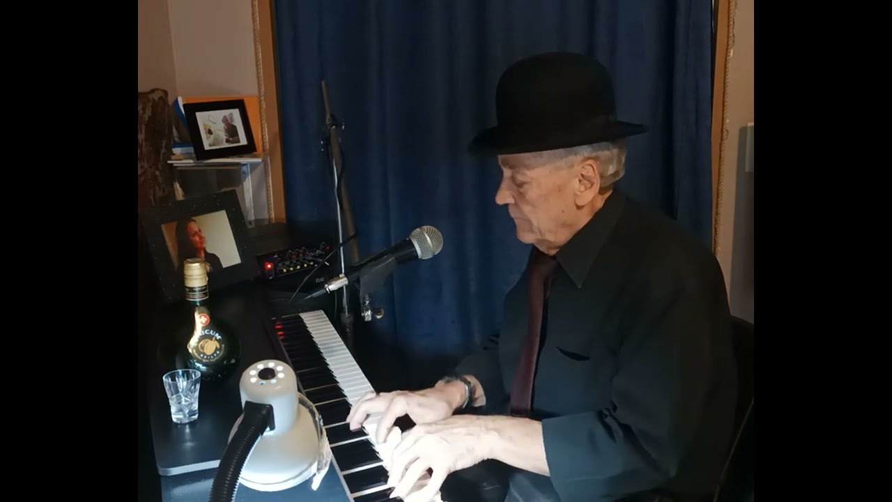 Van egy szőke asszony