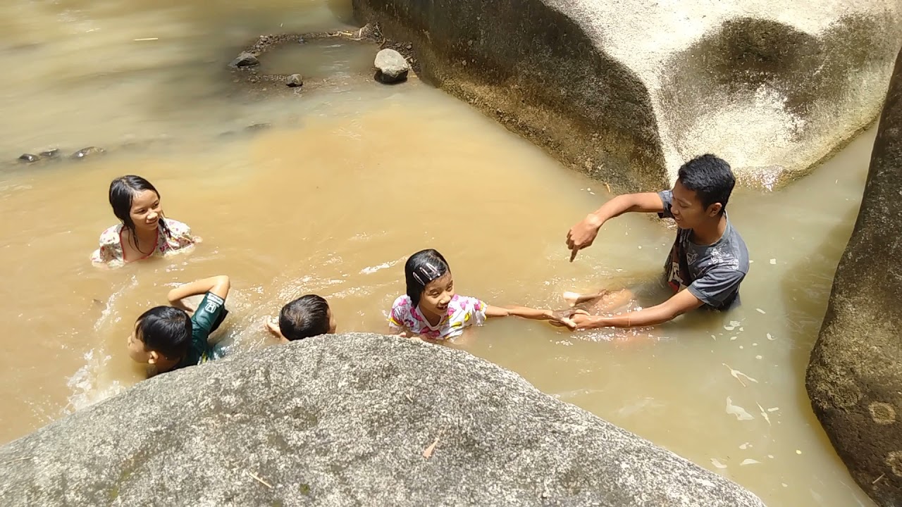 masa kecil berenang di kali sudah happy part 1