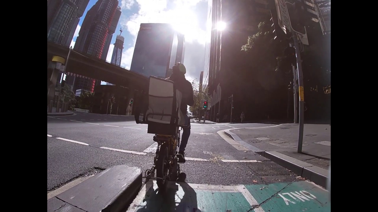 Lunchtime in the City of Sydney during 2020 (so few cars on the road, hardly anyone around)