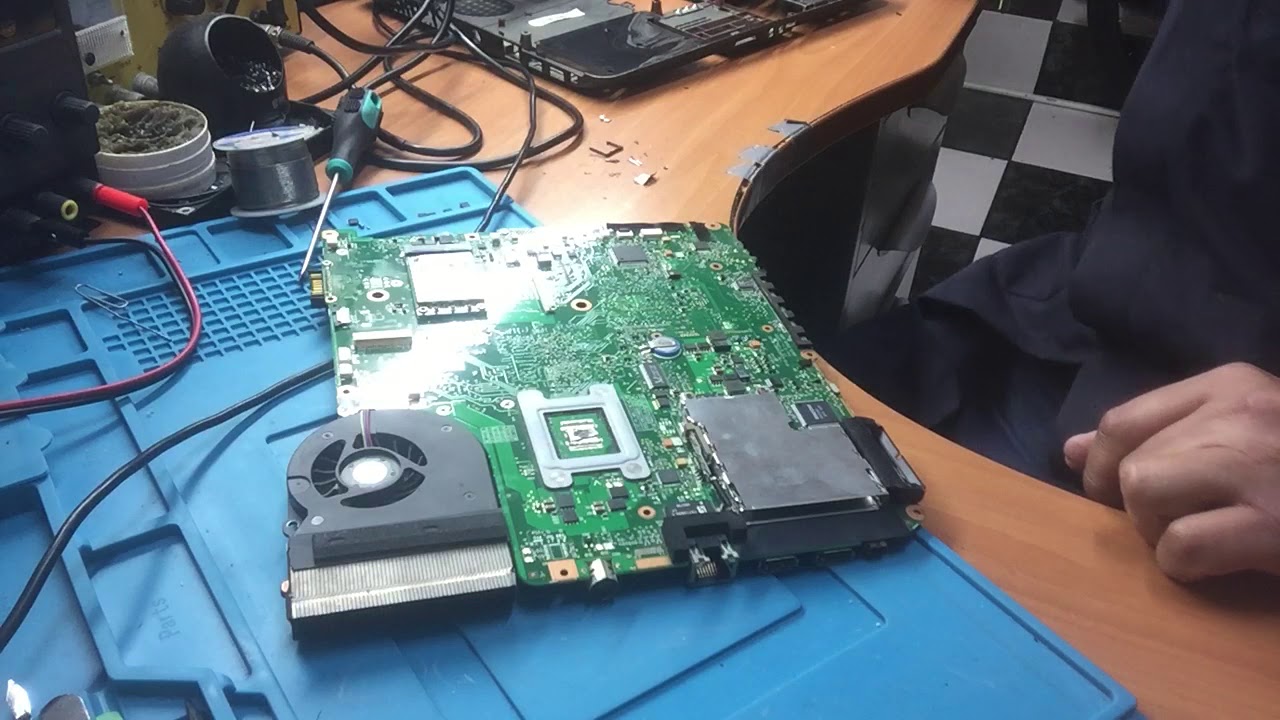 Toshiba Satellite A305 Enciende y no video con cargador