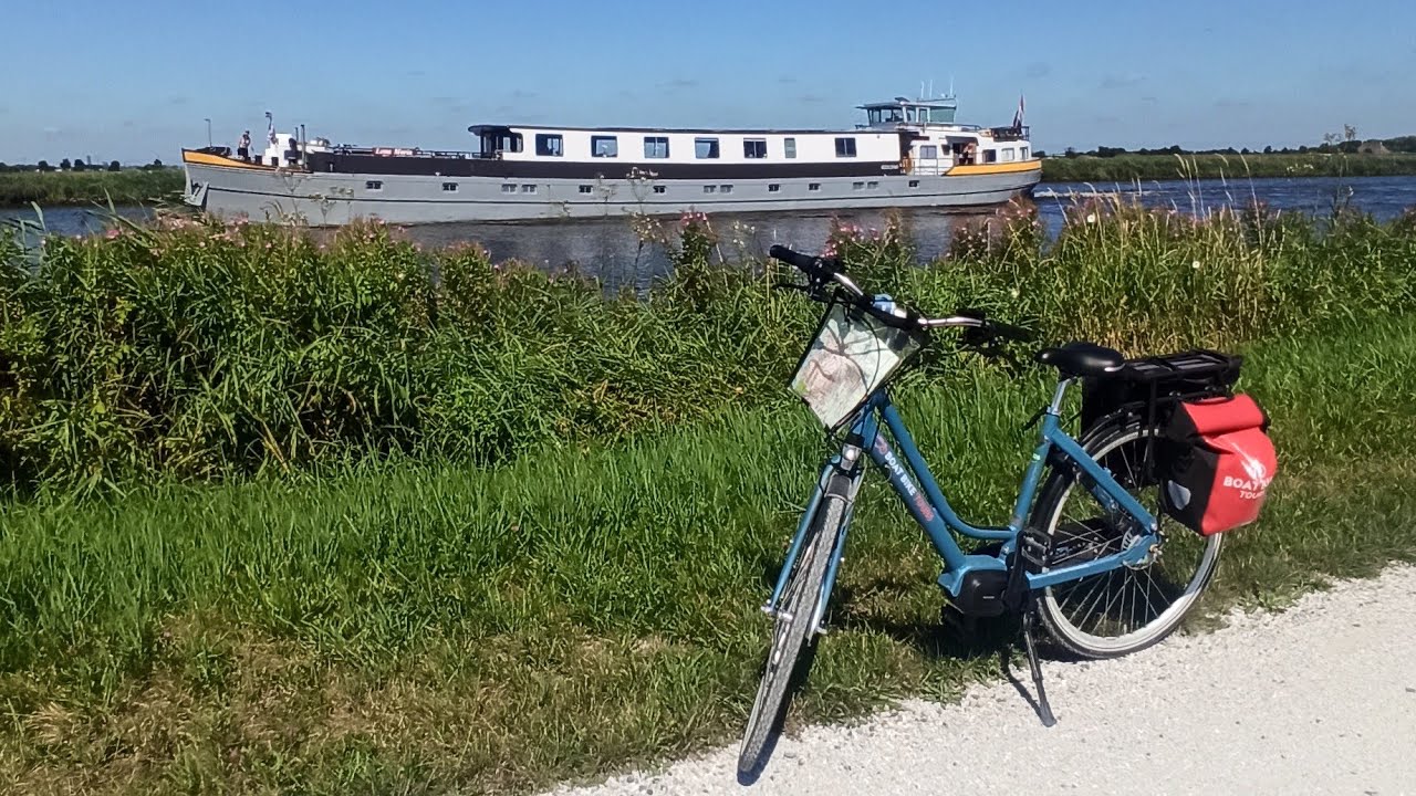 M/S Lena Maria unterwegs in 🇲🇫  Niederlande Friesland für Boat & Bike Tours  Schiff und Rad