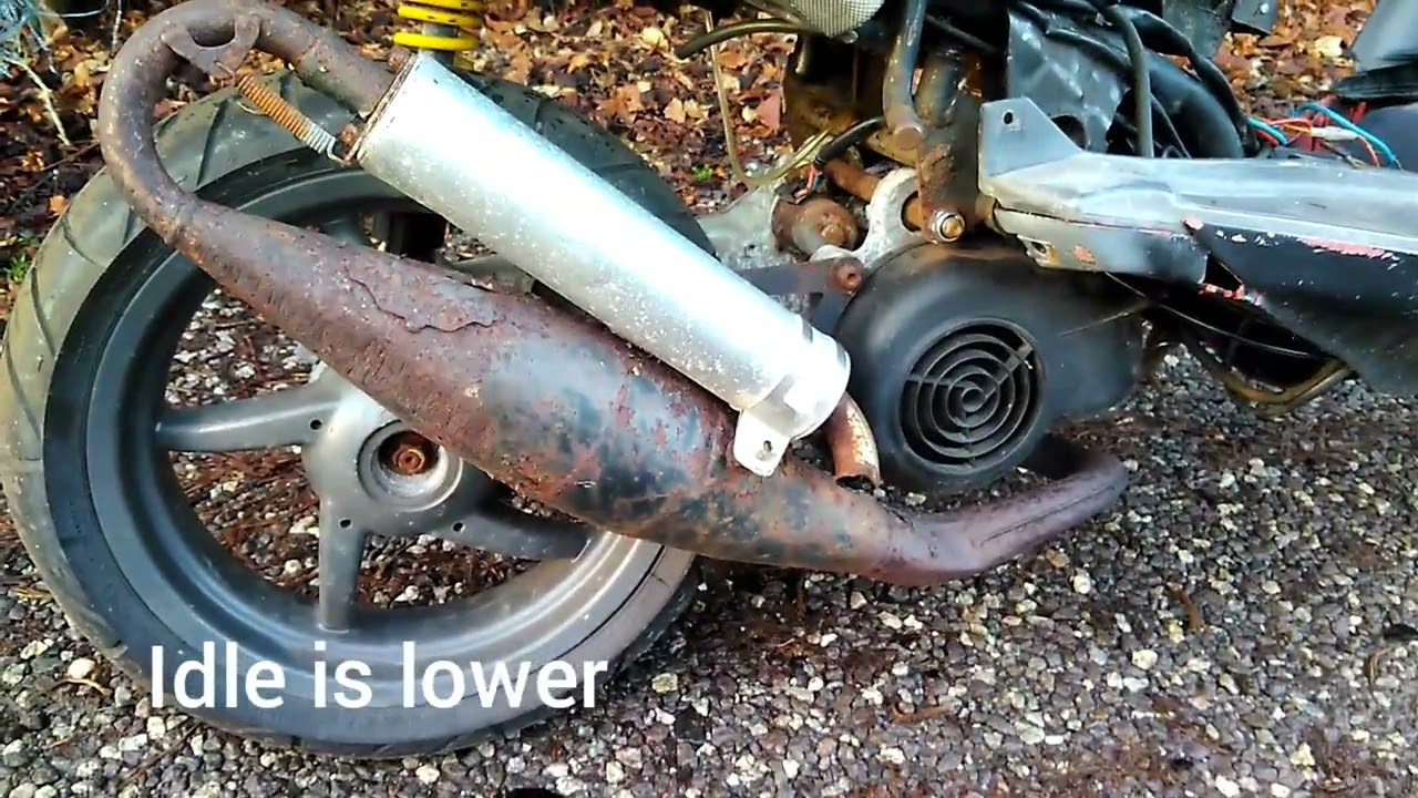 Minarelli Air Cooled(AC) Aprilia SR50 6; starting and idling, checking blinkers and brake lights.