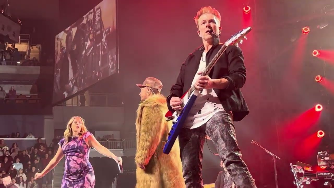 Rascal Flatts with Lauren Alaina and Chris Lane - Life is a highway - Live Evansville Indiana