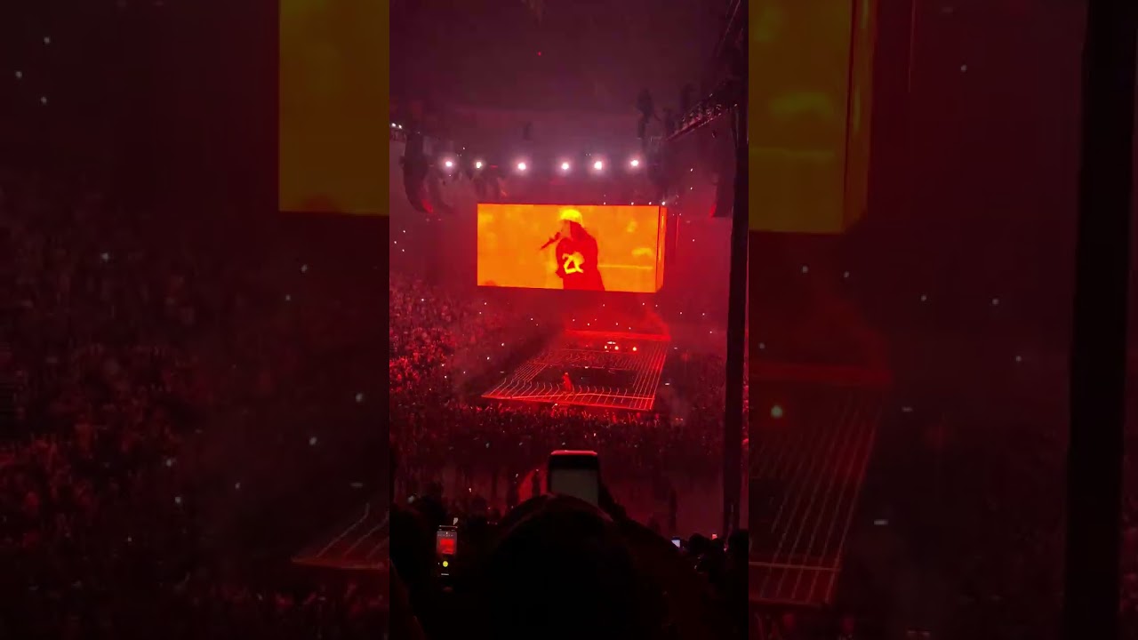 Billie Eilish - NDA/Therefore I Am (HMHAS Tour live in Quebec City)